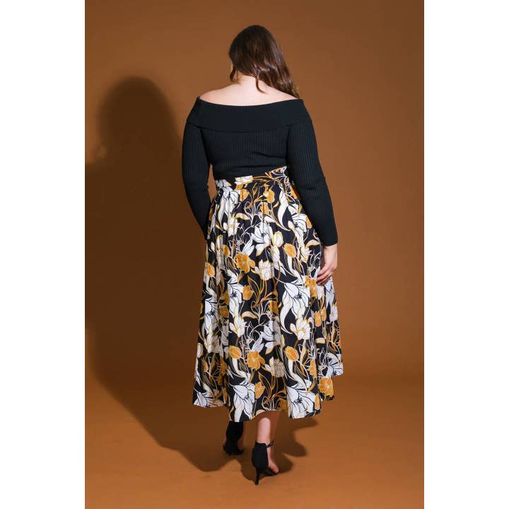 Svart PLUS SIZE KONTRAST RIBBSTICKAD TRÖJA MED BLOMMIG SLIPS M för wholesale på Faire3