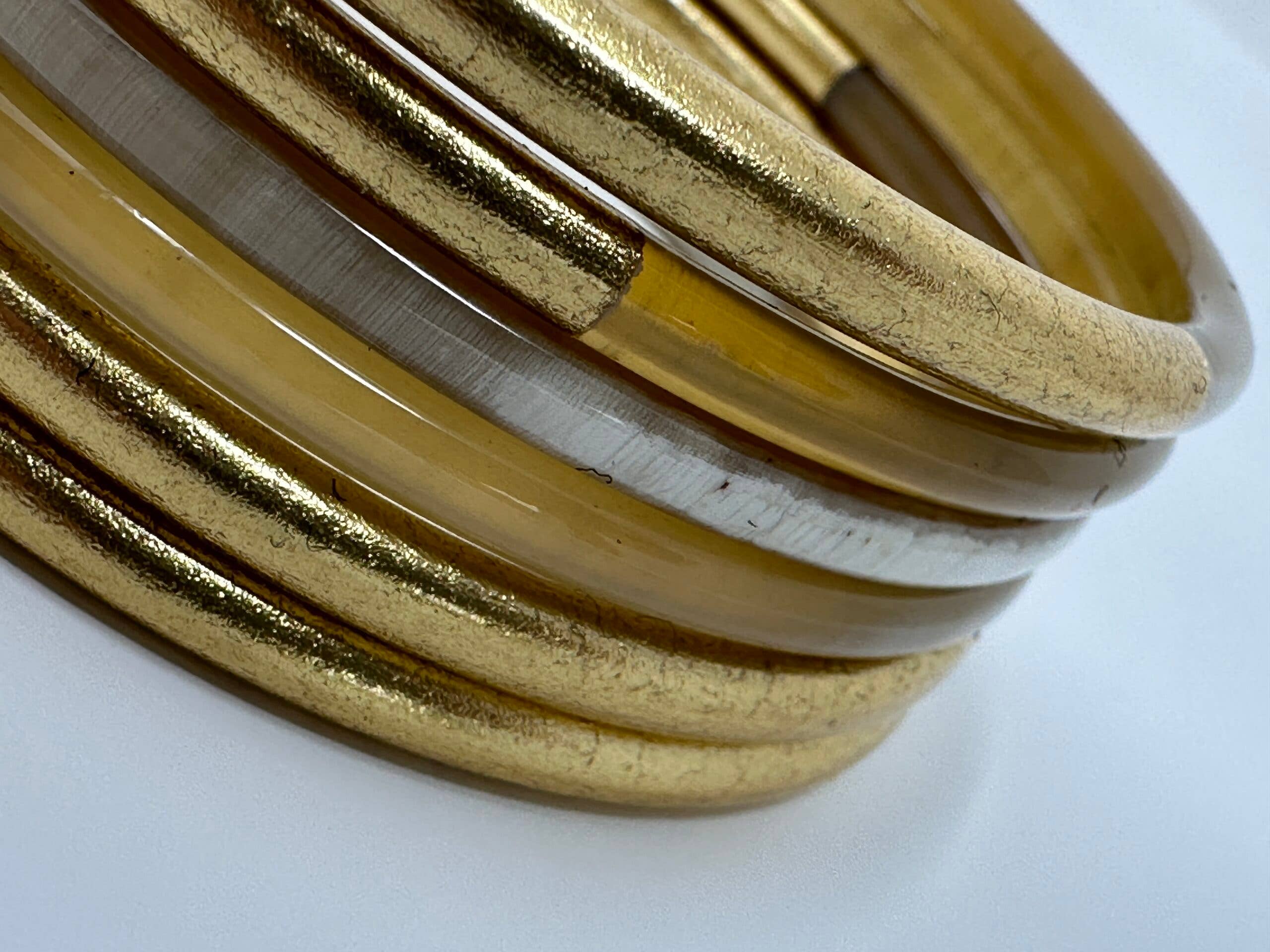 Maison Yvelise - Wholesale Bangle Bracelet - Thick and round gold buffalo horn bangles from Vietnam6