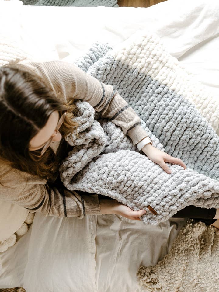 Kinlagh - Handmade Chunky Knit Blanket for wholesale by Nicnakknits