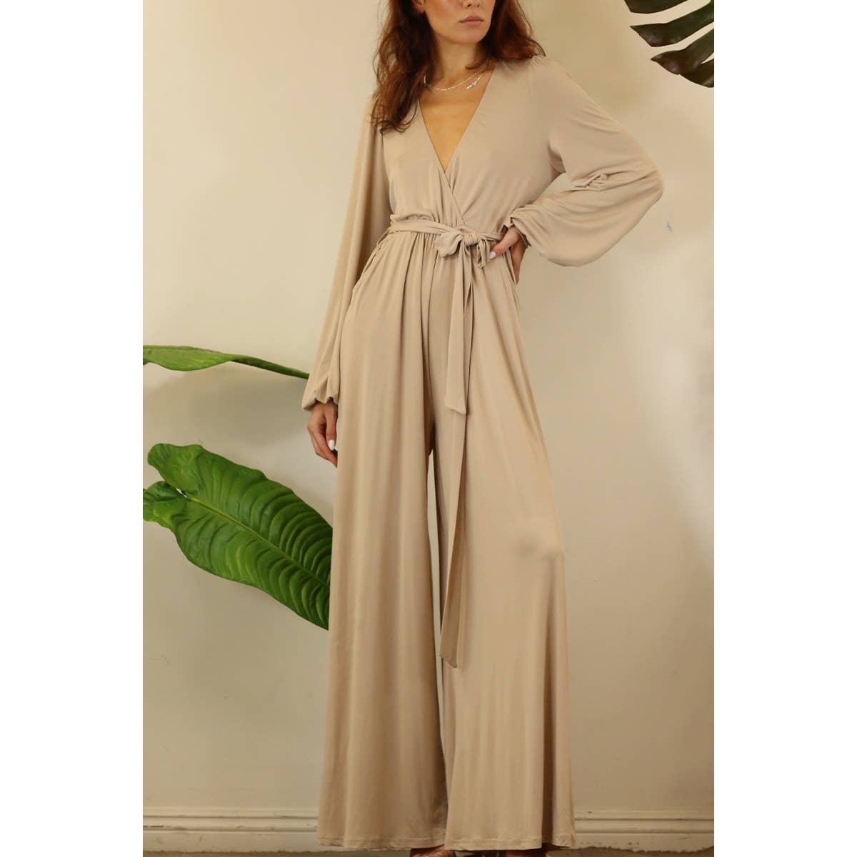 SEXY NACKT CUPRO JUMPSUIT MIT WEITEN HOSEN für den Großhandel auf Faire5