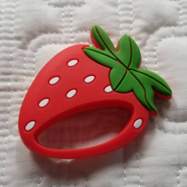 Jouet Strawberry Teethers pour la vente par D & C TOYS