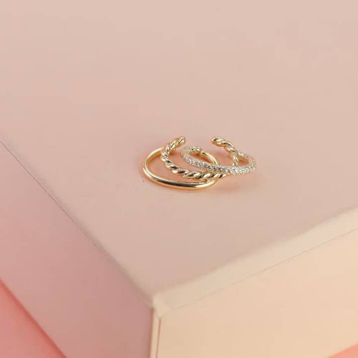 Sæt med 3 stablede øremanchetter for engroshandel hos Lotus Stone Jewelry