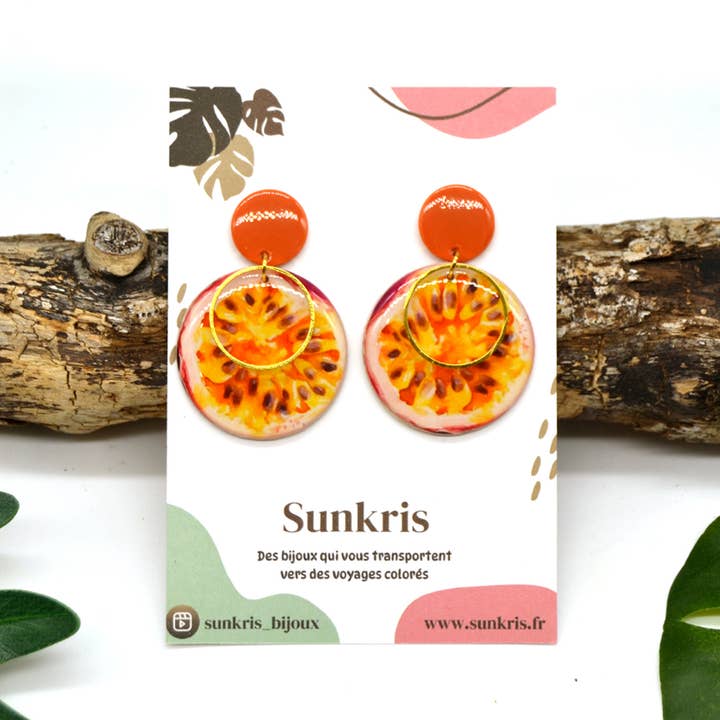 Passionsfrukt örhängen i trä och harts för wholesale av SUNKRIS