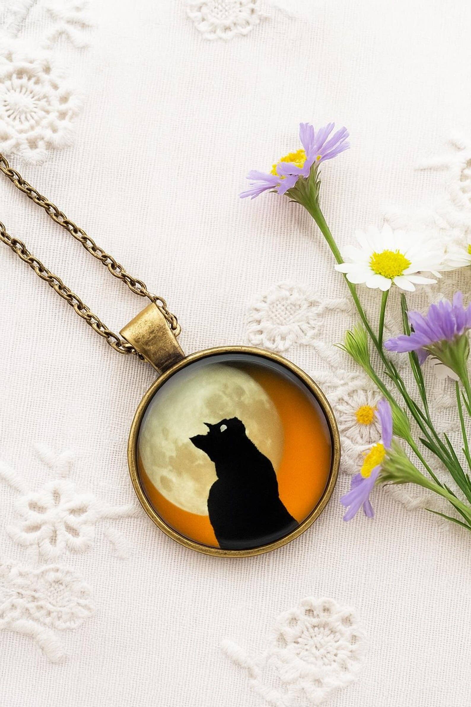 Wild & Free - Wholesale Pendant/Charm Necklace - Gato negro y luna1