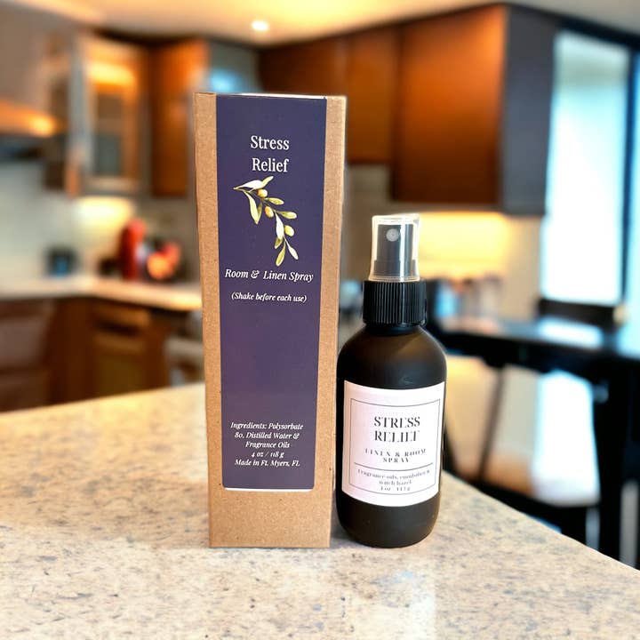 Hemingway Lane Candles & Gifts - Vendita all'ingrosso Spray per tessuti e ambienti - Spray antistress per camera e biancheria da 4 oz