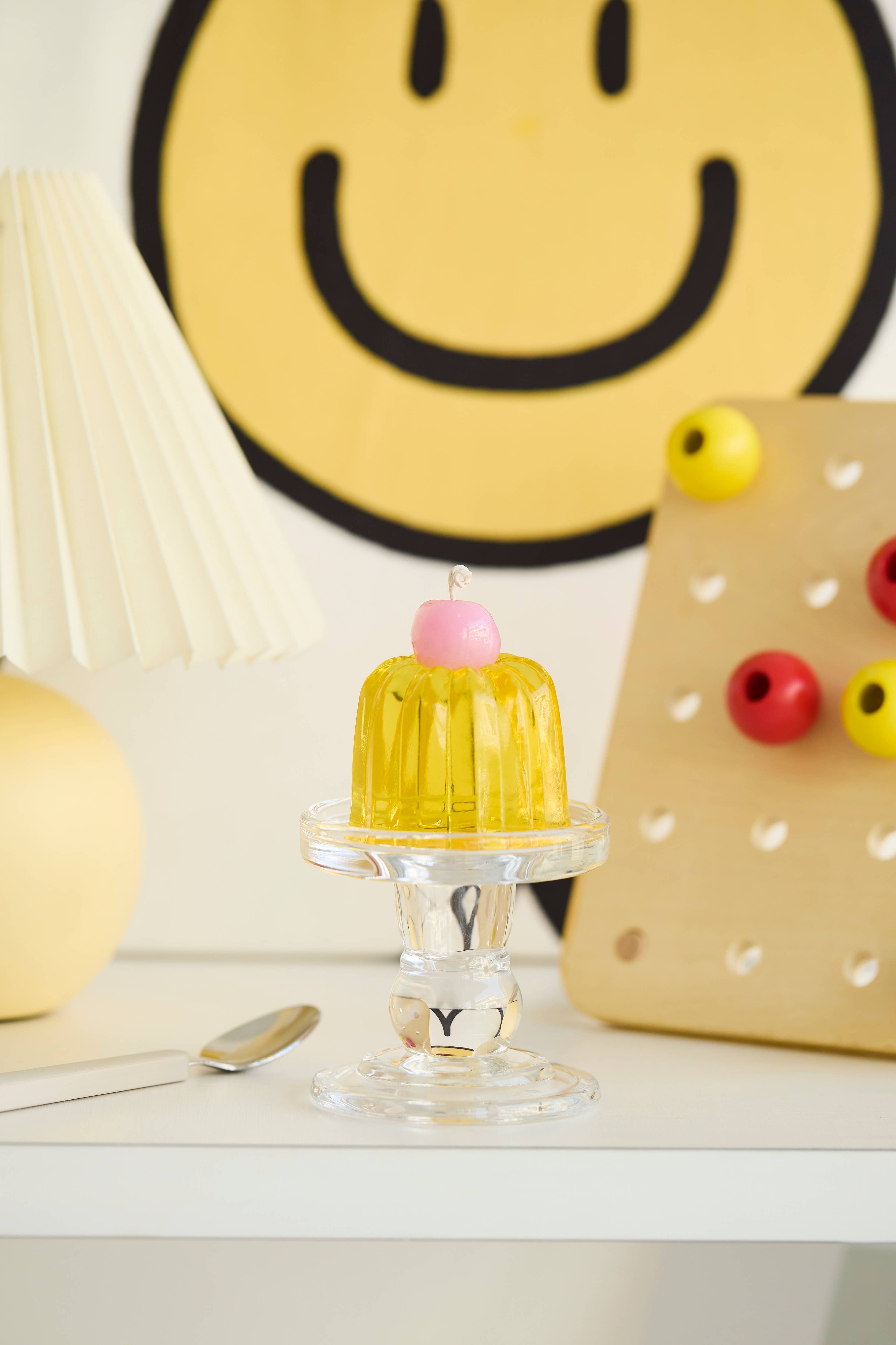 Bodi Candle – wholesale Prydnadsljus – Handgjord jellyljus | Chemistry med gul Canelé och rosa körsbär1