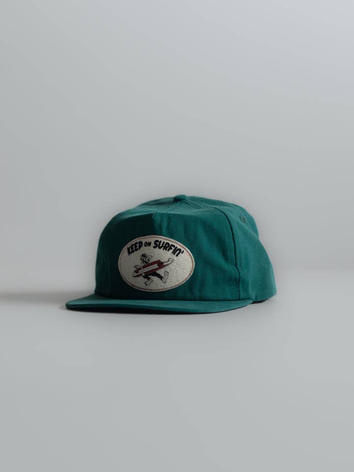 Continue à surfer chapeau pour la vente par Iron & Resin