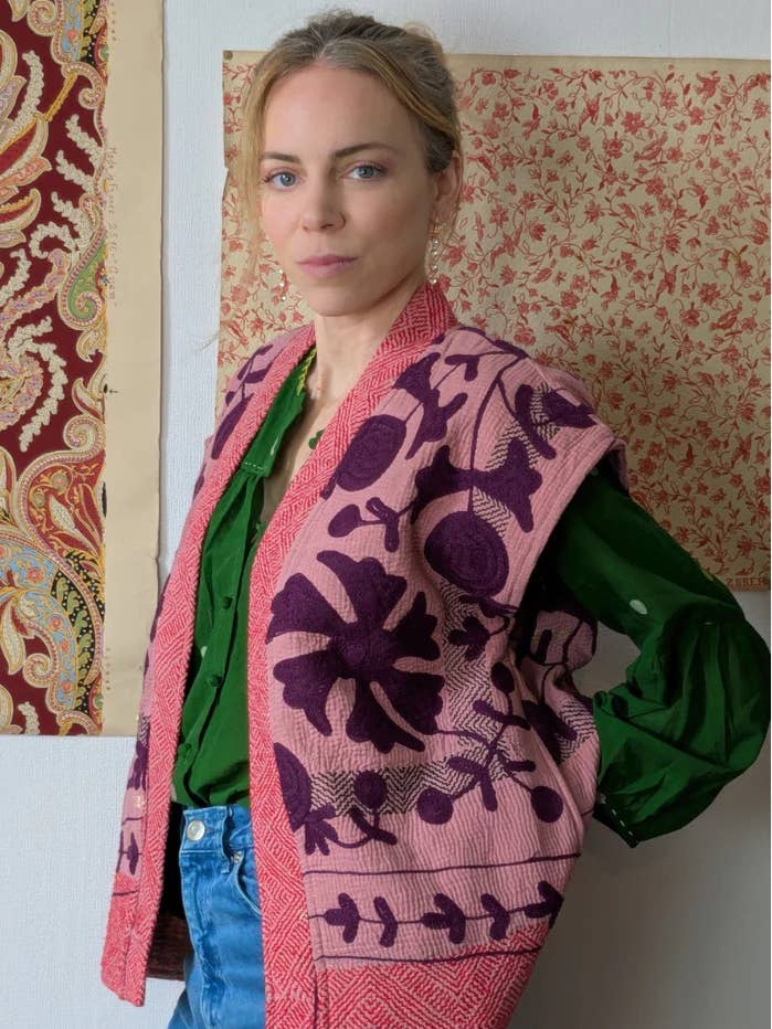 GILET KANTHA BRODÉ pour la vente par Curiosity Lab
