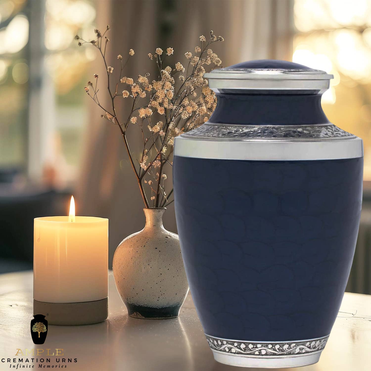 Ample Cremation Urns - Vendita all'ingrosso Urne - Urna Cineraria in Ottone Argento e Blu Profondo – Incisione Floreale a Mano2