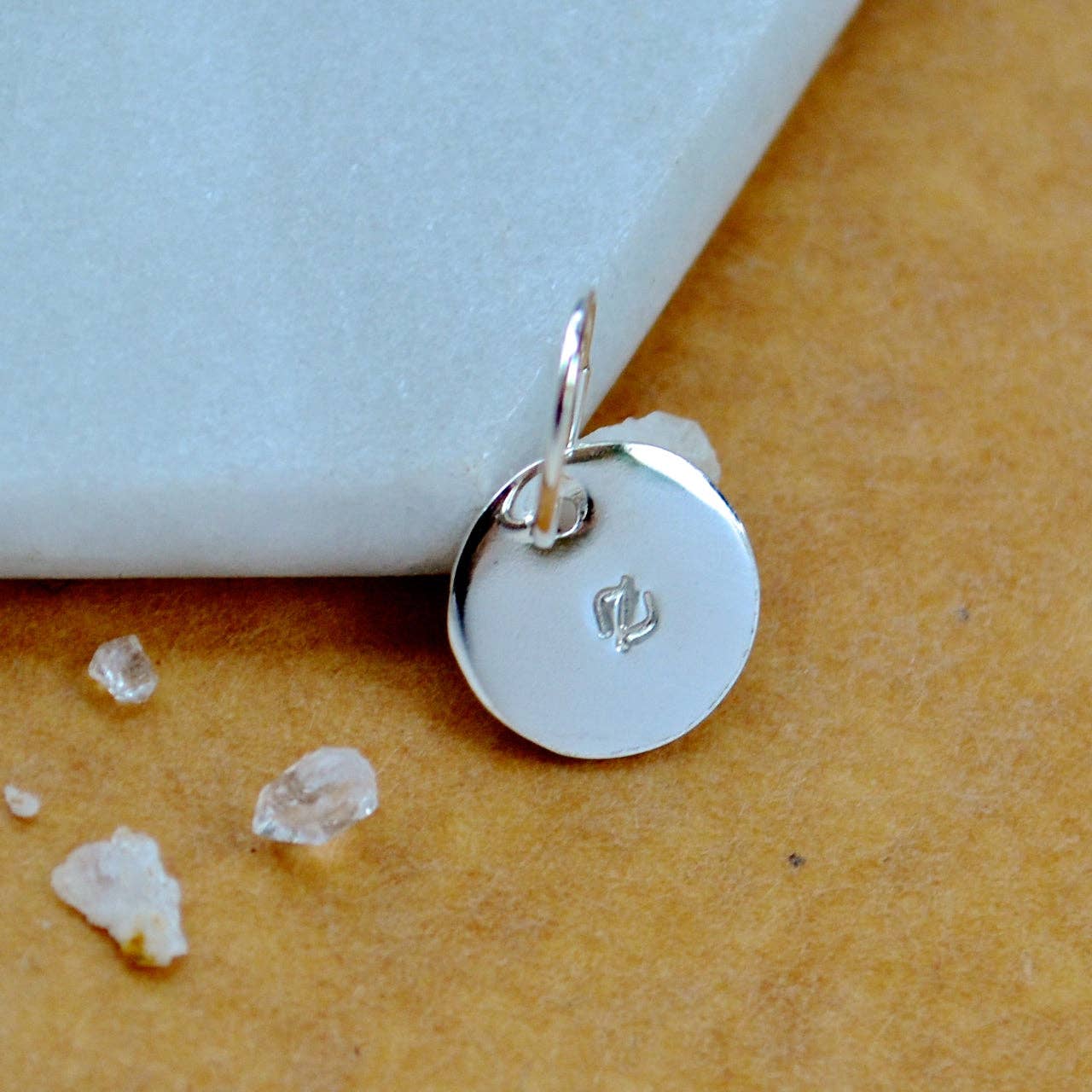 Foamy Wader - Venta al por mayor Abalorios/colgantes individuales - Set de abalorios con letra cursiva en minúscula, con letra cursiva, triple metal85