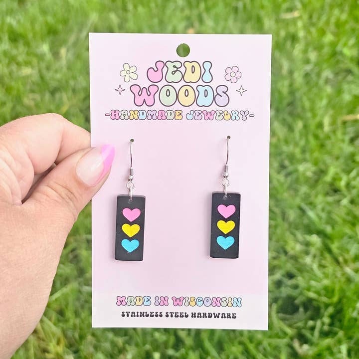 Boucles d'oreilles barres fierté pansexuelle en acrylique noir pour la vente par Jedi Woods LLC