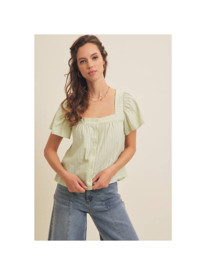 in february – Großhandel Bluse – Damen – BLUSE MIT STRUKTURIERTEM STOFF UND VIERKANT-AUSSCHNITT MIT KNOPFLEISTE4