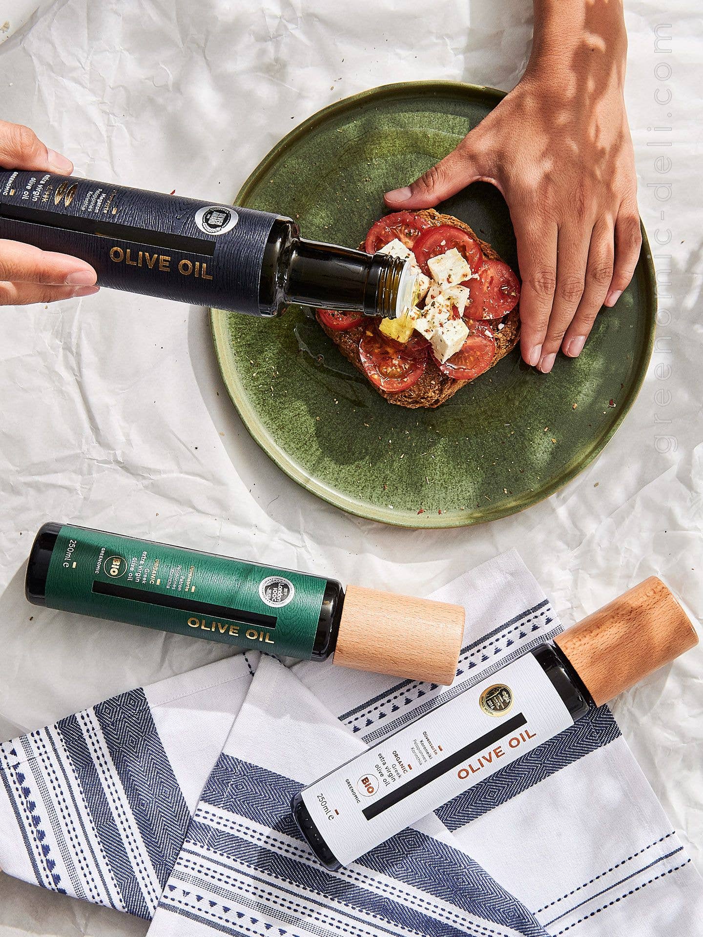 Greenomic Delicatessen - Vendita all'ingrosso Olio d'oliva - Olio extravergine di oliva biologico Greenomic White2