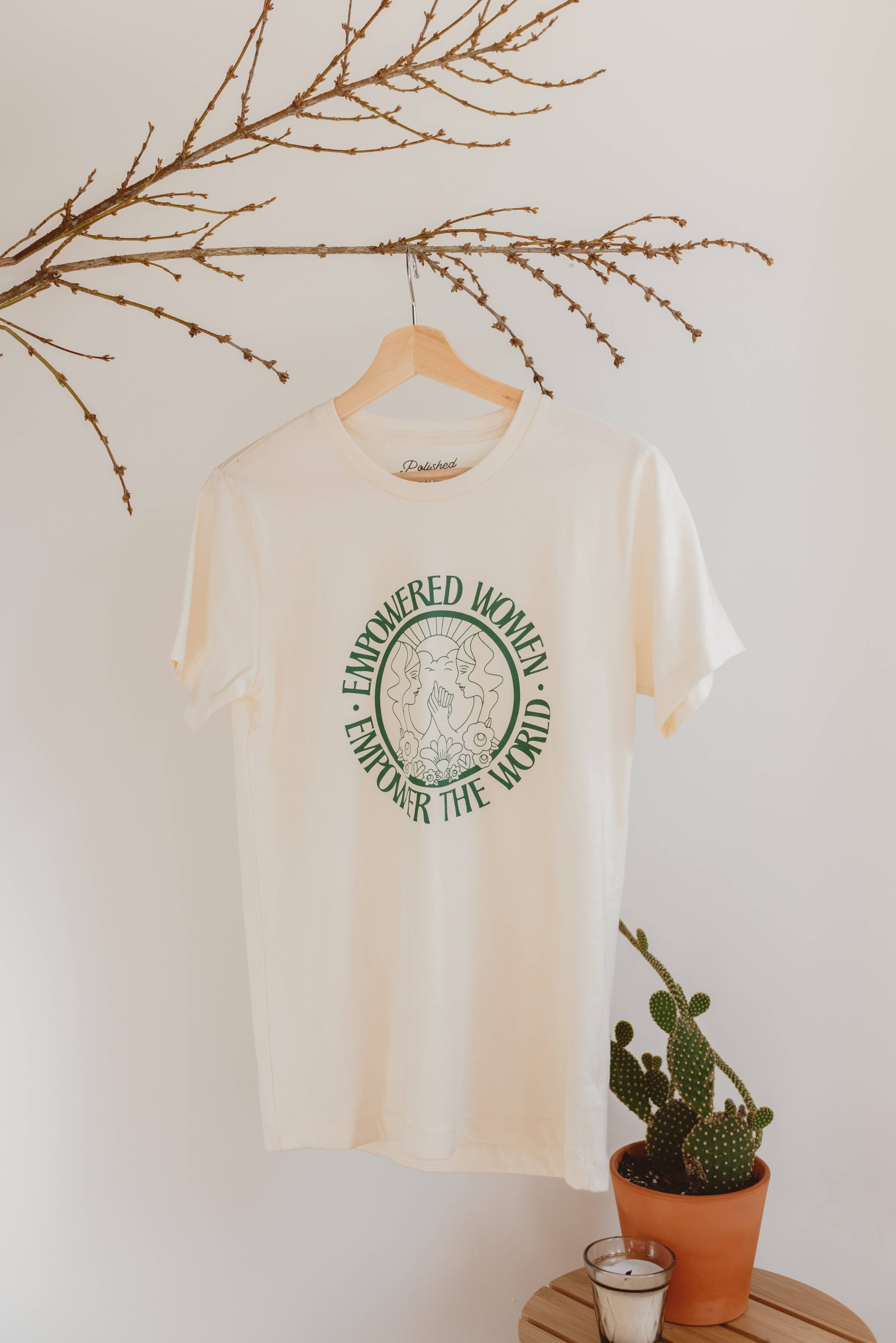 Polished Prints – Großhandel T-Shirt mit Siebdruck – Damen – Empowered Empower The World T-Shirt für Frauen, Grafik-T-Shirt für Erwachsene4