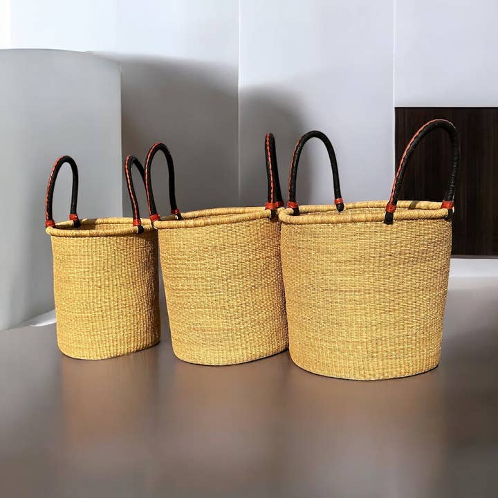 Ghana Naturlig Stor Traditionel Håndvævet Afrikansk Ghana Vasketøjskurv Naturlig Kurv Sort & Brun Håndtag for engroshandel hos The African Home Goods