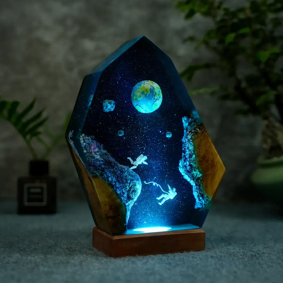 Merchemy - Wholesale Accent/Desk Lamp - Astronaut Space Galaxy Spacecraft Resin Lamp Desk Light 3
