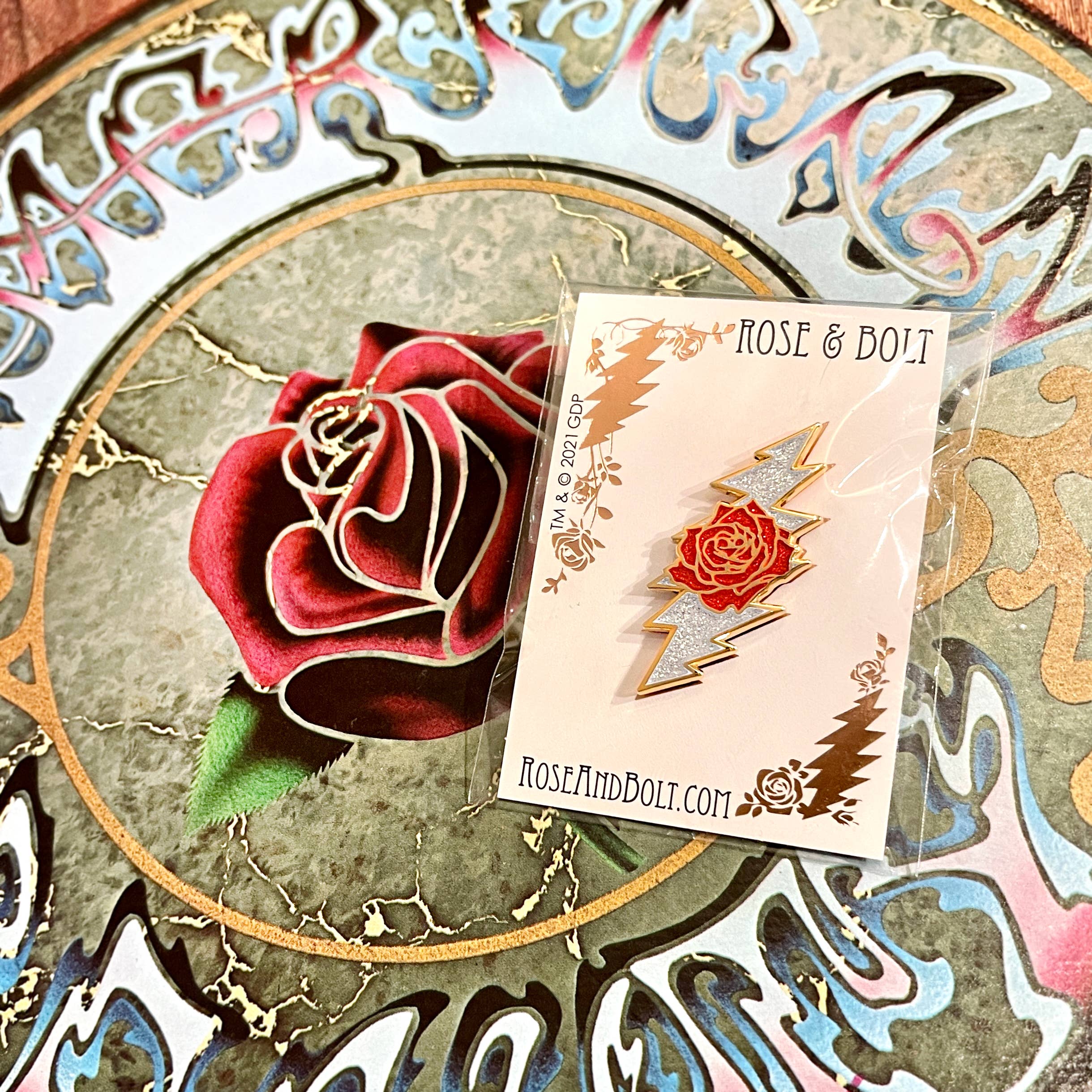 Hiouchi Jewels | Rose & Bolt Grateful Dead Jewelry - Wholesale Lapel Pin/Button - Grateful Dead / Rose & Bolt Logo Pin | Gold / Sparkle2