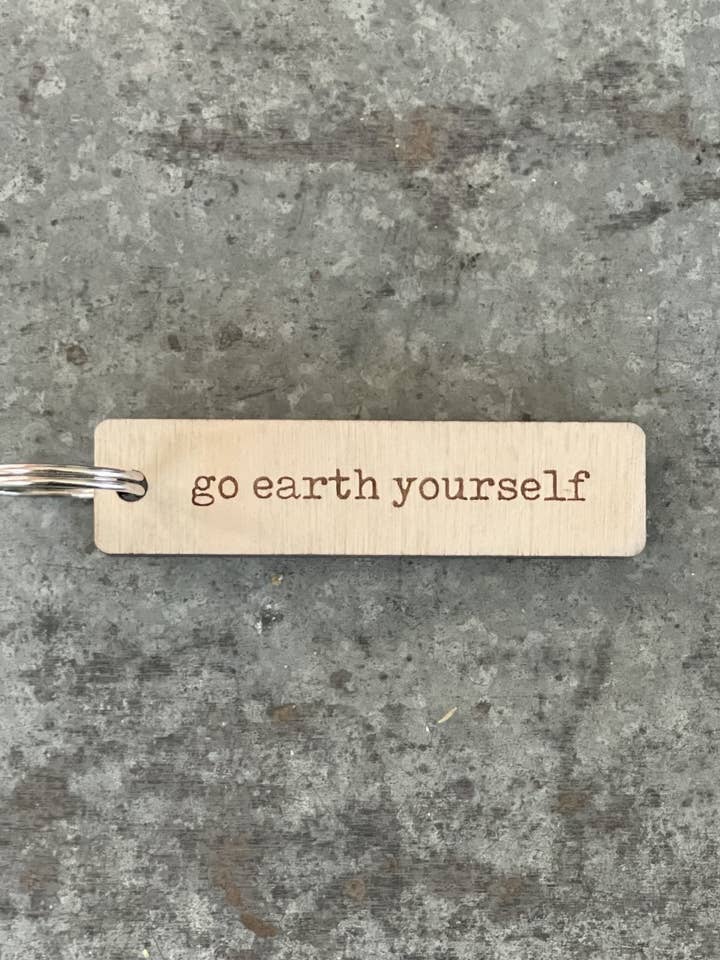 Lasergraveret nøglering af træ - Gå jorden selv for engroshandel hos Jus Sayin'