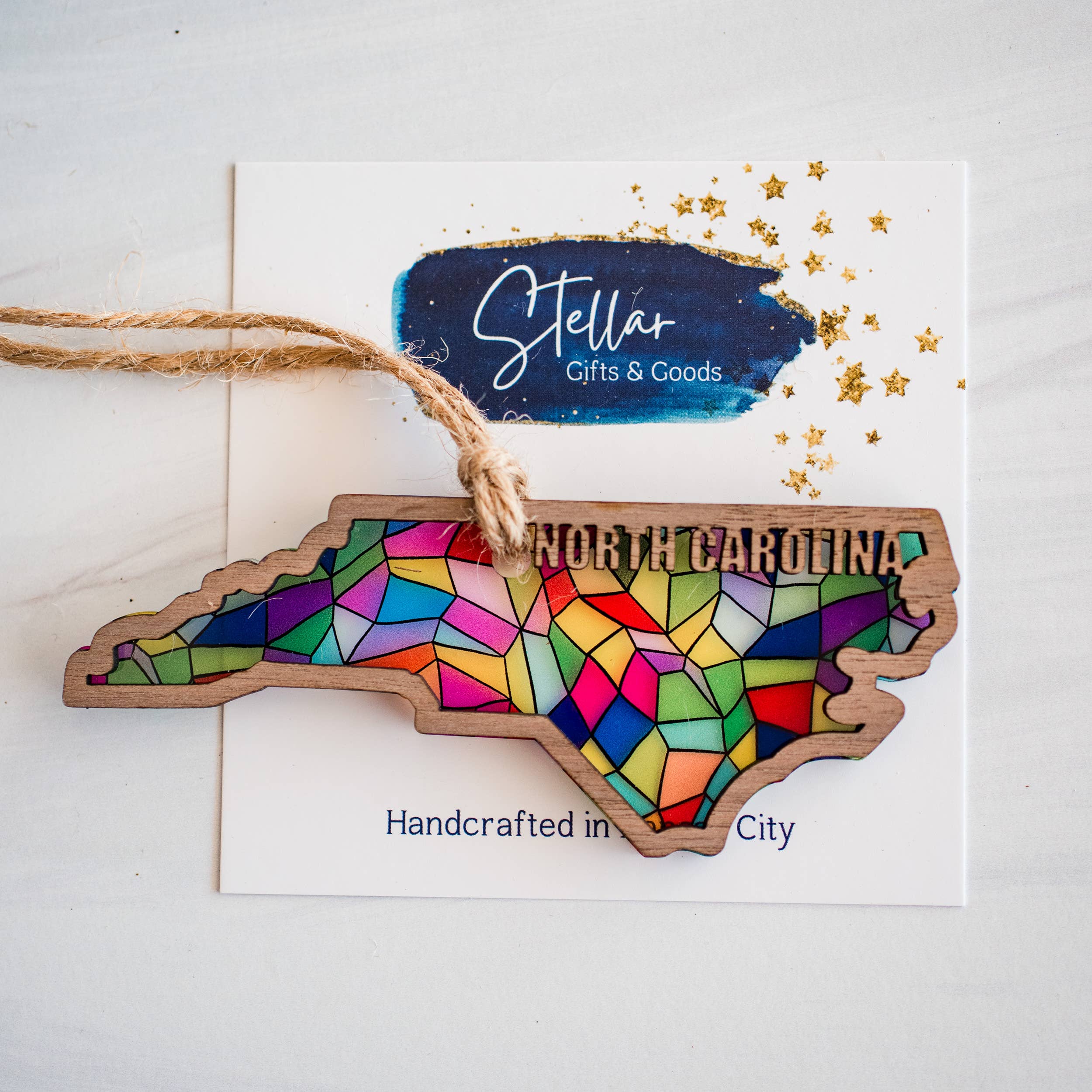 Stellar Gifts & Goods Wholesale - Vente Objets de décoration - Ornements - Vitrail Fête d'État - Noël Local33