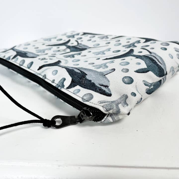 Kelsey Emblow Illustration - Vente Trousses de maquillage/cosmétique - Pochette Coral Shark en coton biologique (blanc)4