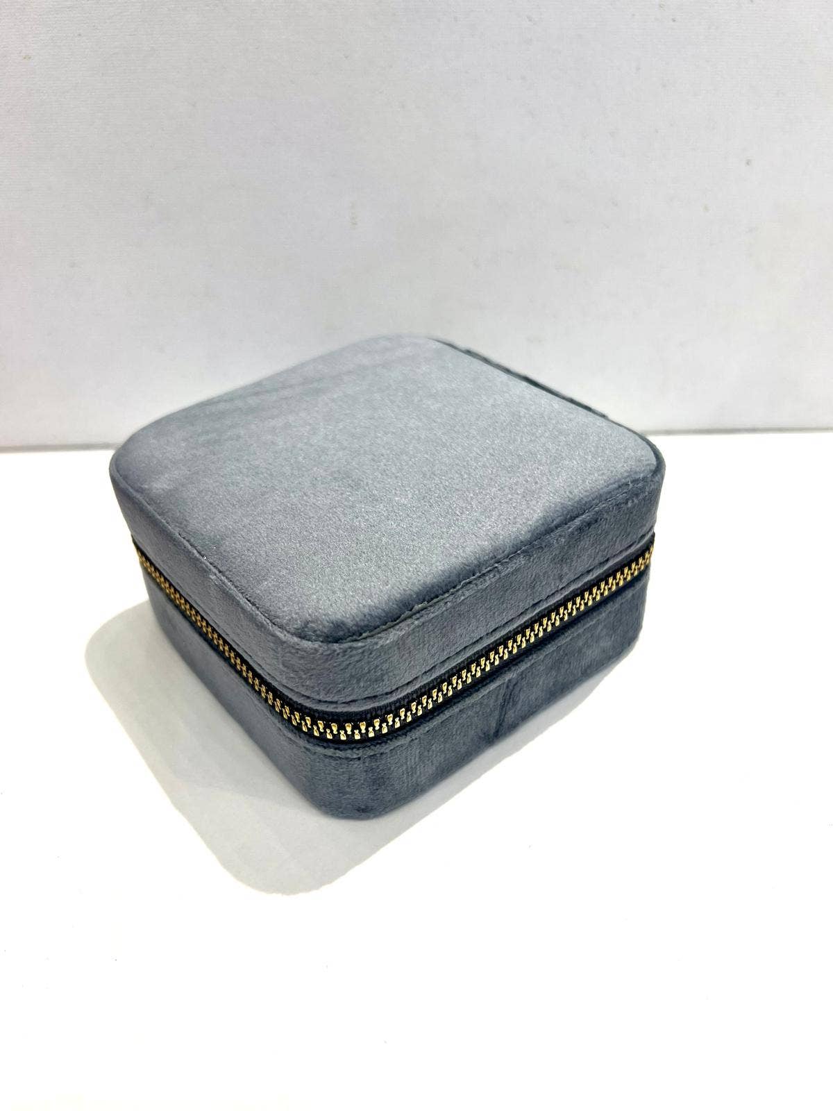 SHEERA - Wholesale Jewelry Box/Organizer - Portable velvet jewelry box1
