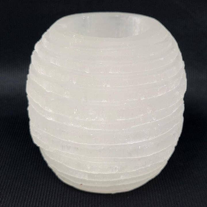 Bougeoir Selenite Snow Ball 3,5 pouces de haut x 3 3/4 pouces de large pour la vente par GREENROOTS USA LLC