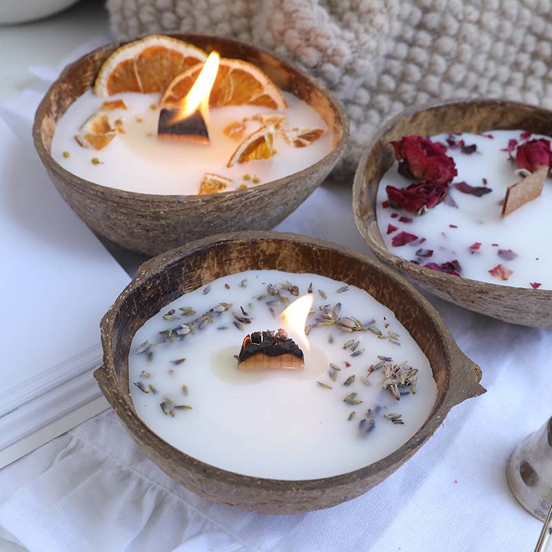 Candles Meta - Vente Bougie en bocal - Bougie Parfumée Décor de Fête avec Fleurs Séchées dans un Bol en Noix de Coco CM0646