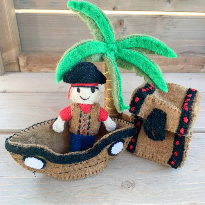 Vilten piraatspeelgoed, set van vier voor wholesale door Sewing Seeds Play