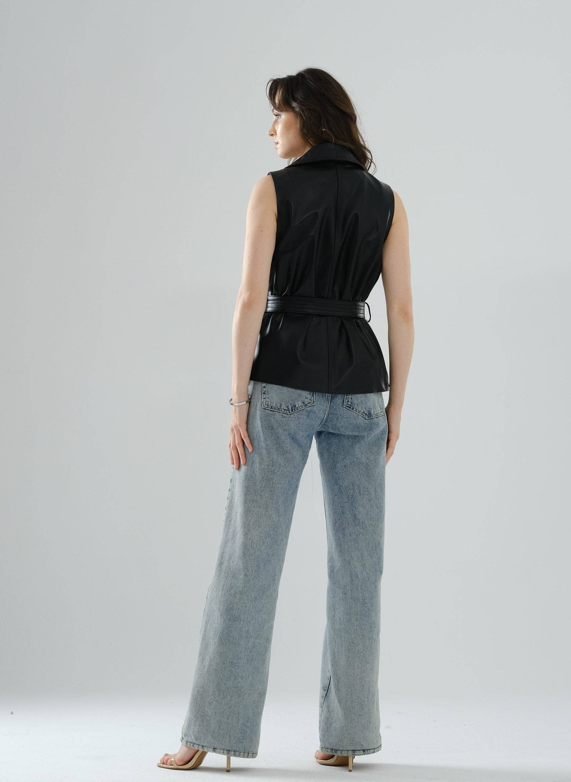 DUE2store - Vente Veste sans manches – femme - Gilet en cuir Safari – Noir3