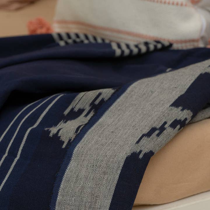 Kayu&Co. - Wholesale Throw blanket - Indigo Horizon Handloom Blanket6
