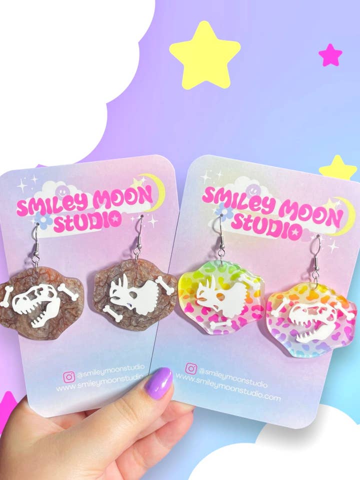 Boucles d'oreilles Dino Slab pour la vente par Smiley Moon Studio