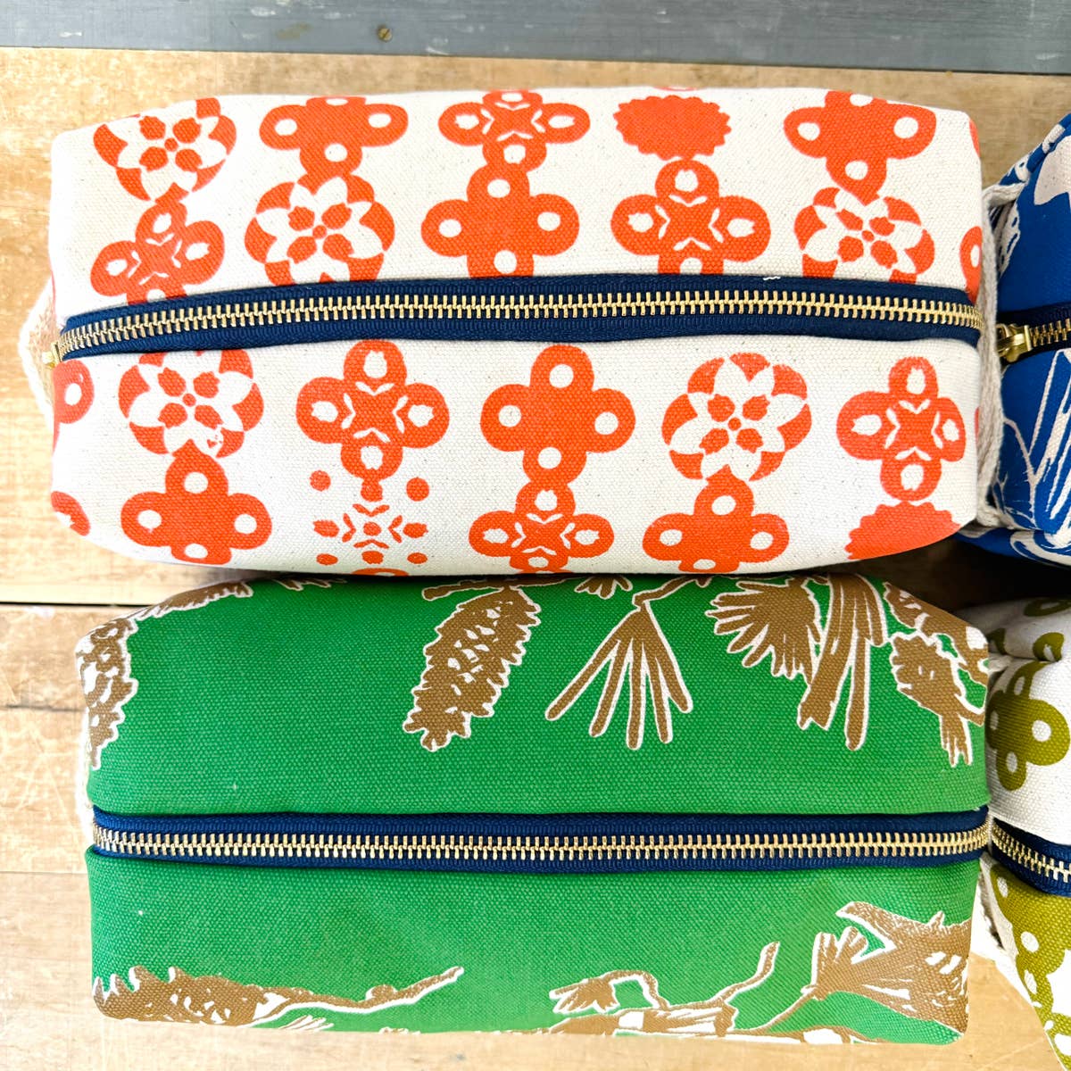 Kelly Kit Dopp en forme de pomme de pin en vente sur Faire4