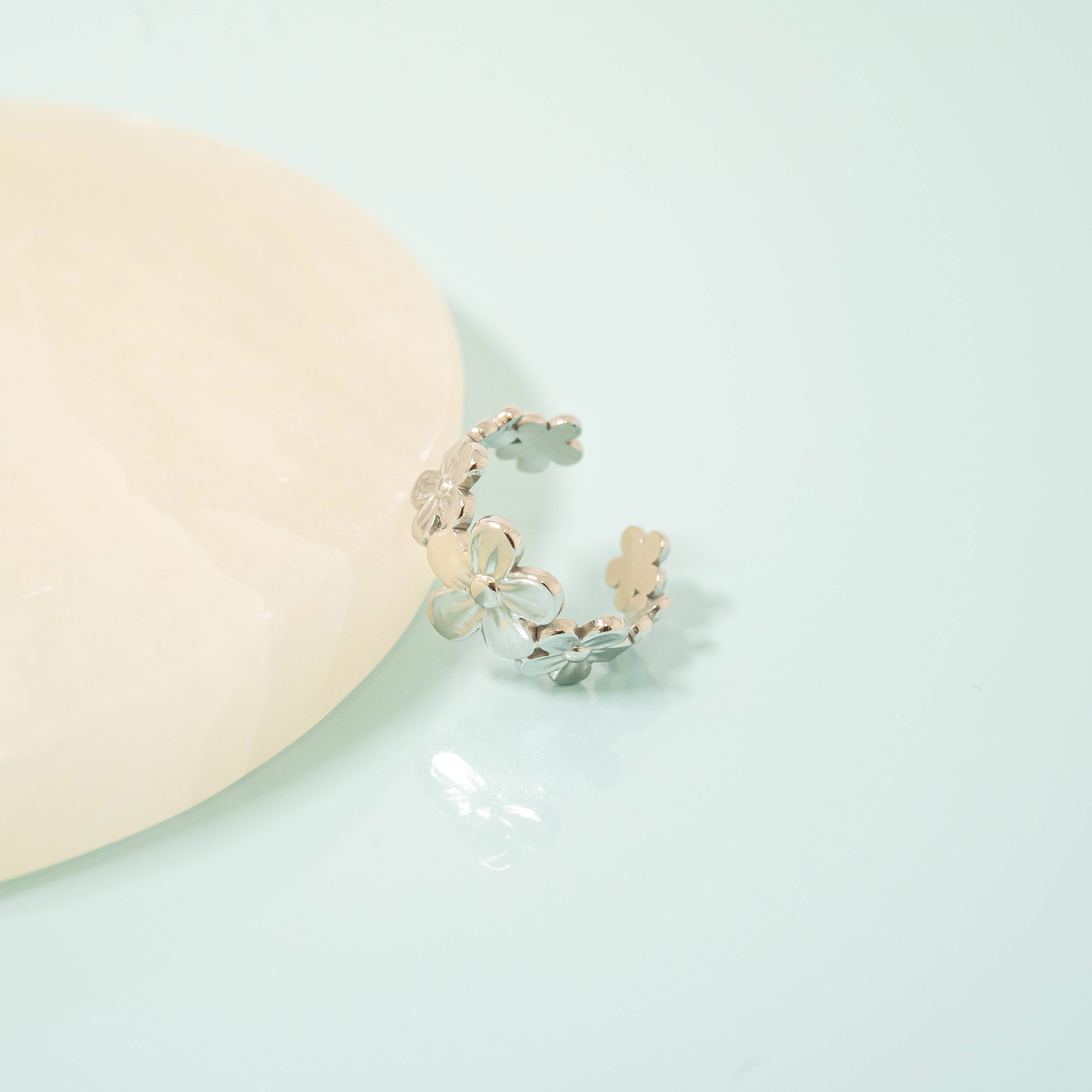 WJW - Wholesale Toe ring - 18K Gold PVD Stainless Steel Floral Toe Ring4