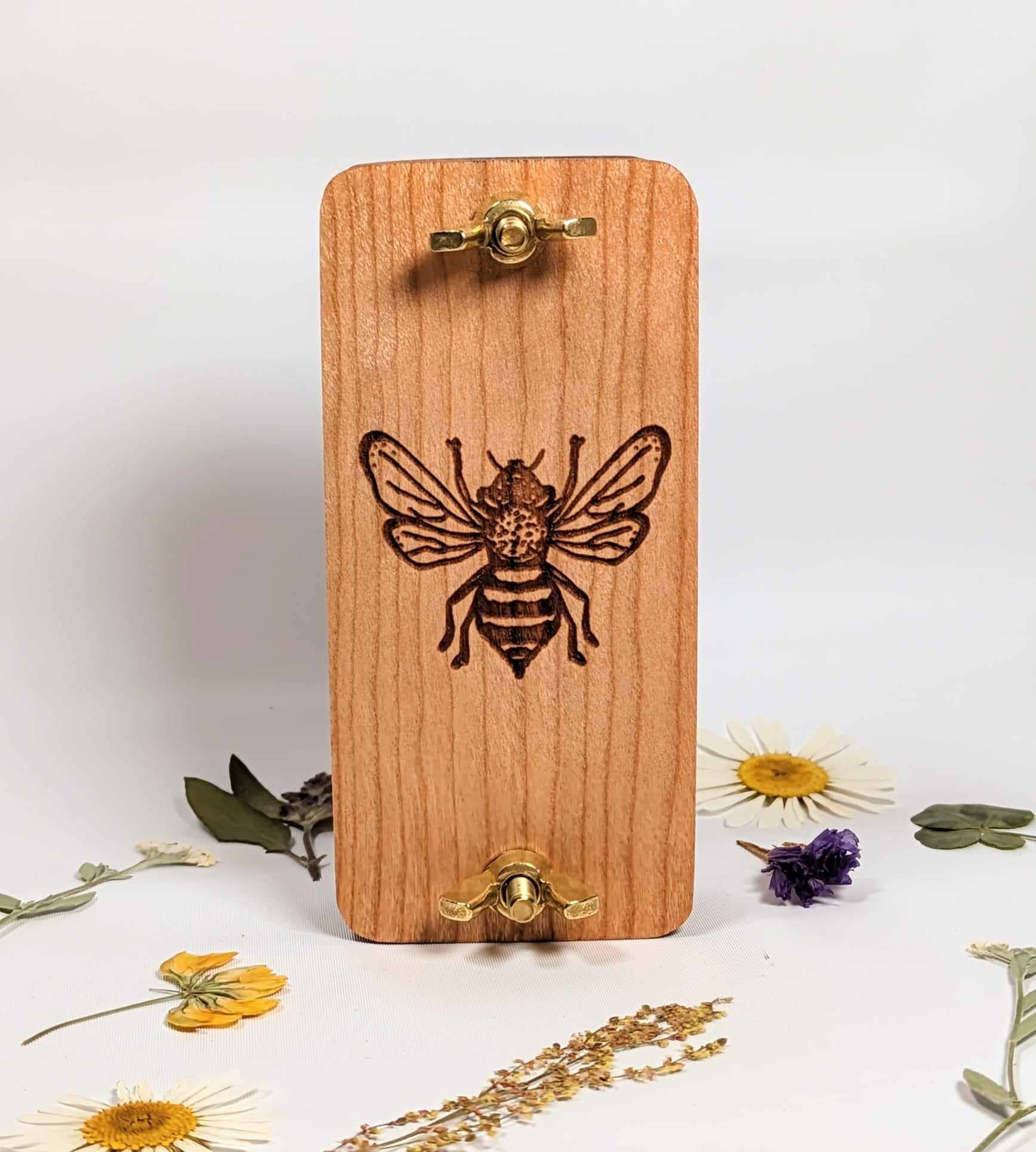Macon Makes - Wholesale DIY Craft Kit - Pocket Sized Flower Press With Bee Design| 2"x4"0