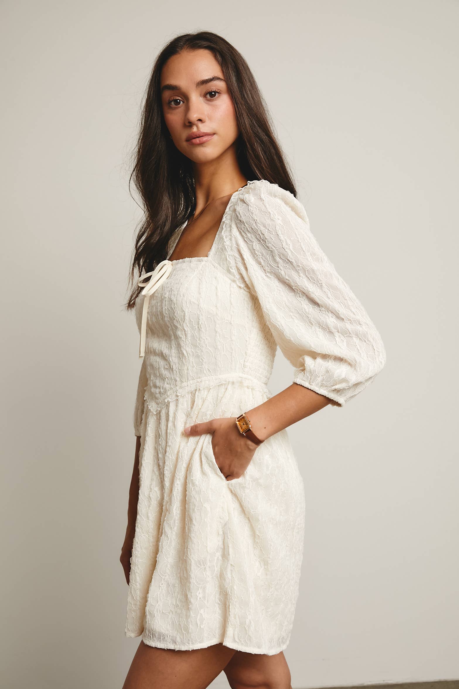 Forte – Vestido - Mulher por atacado – Vestido Mini com Mangas Bufantes em Renda Texturizada FD000211