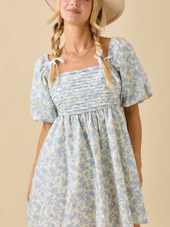 Robe Baby Doll Mini à Manches Bouffantes Plissées pour la vente par Main Strip