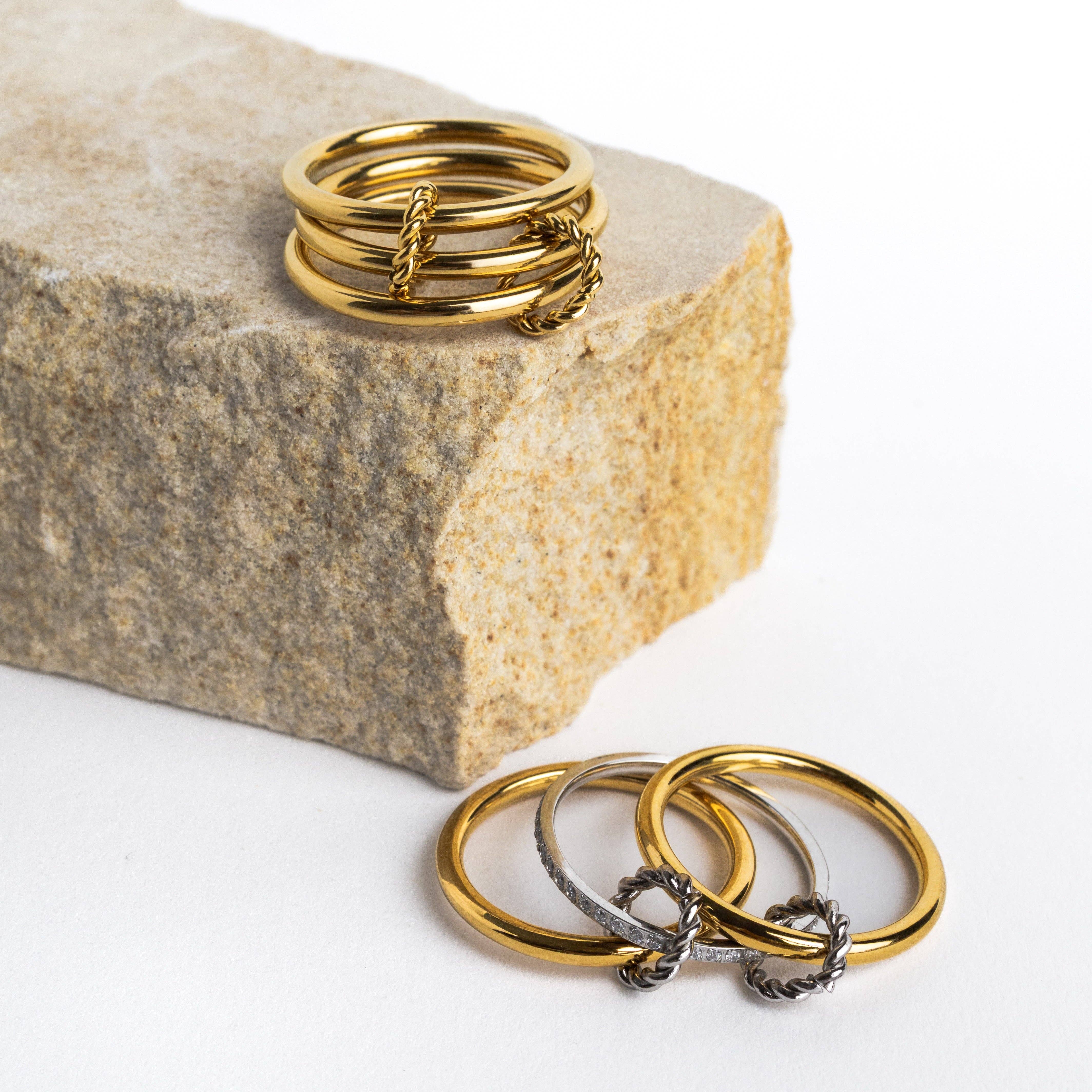 Brenda Grands Jewelry – Großhandel Band/Stapelring – Wasserdichter dreifacher Bandring in zwei Tönen4