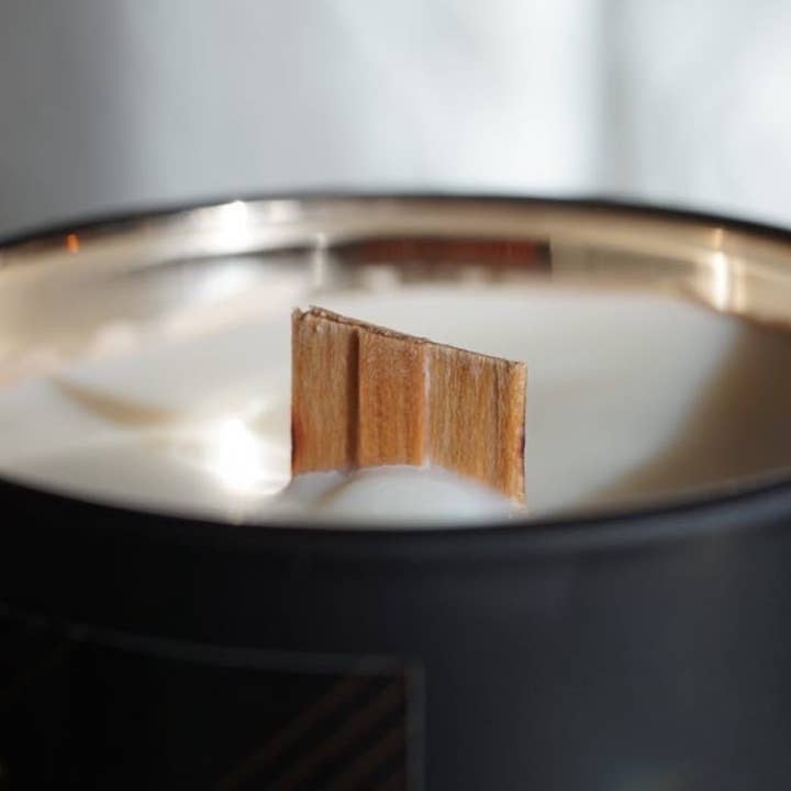 Manhattan 8.25 oz Black/Gold Luxury Beeswax Coco Candle for wholesale by Earthglow