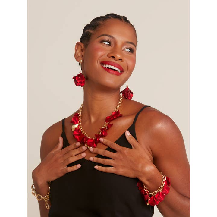 ZENZII Jewelry - Wholesale Link & Chain Necklace - Metallic Resin Petal Collar Link Necklace