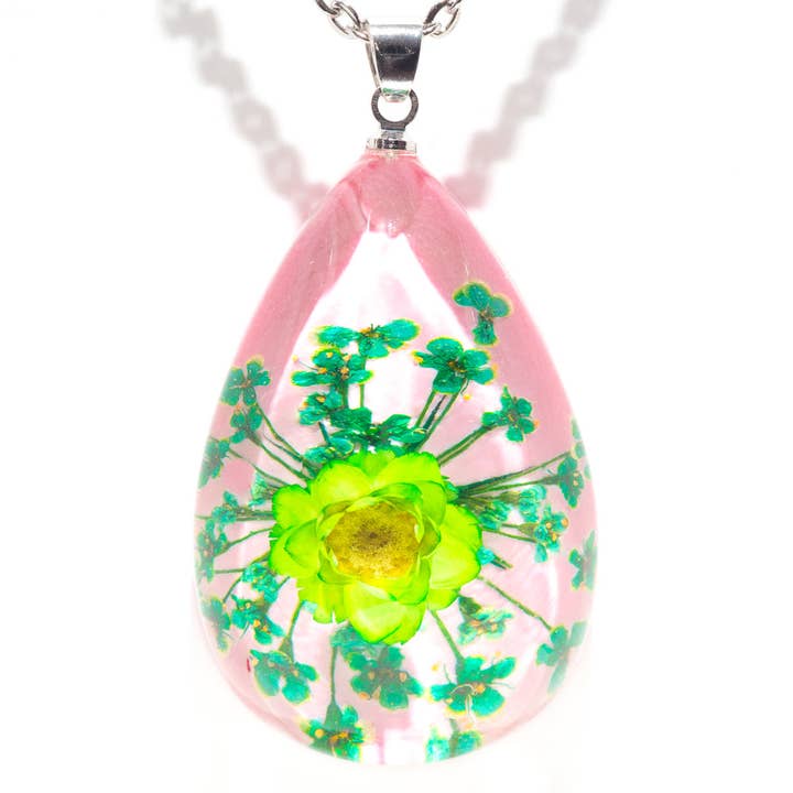 Collier Fleur Orb Bea Vert-Rose pour la vente par Hanami Real Flower Jewelry