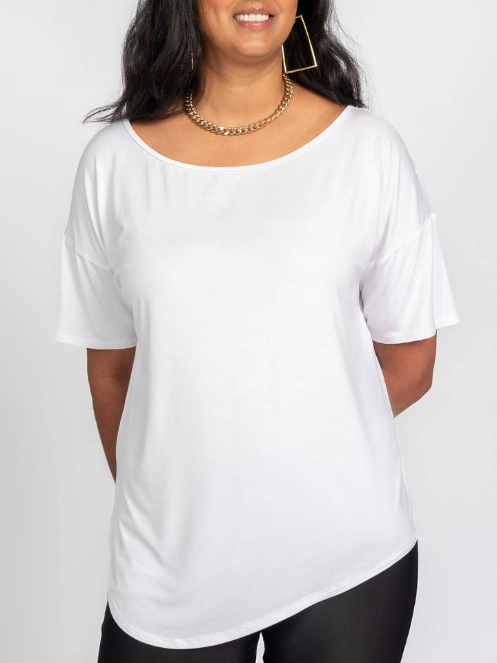 T-shirt polyvalent surdimensionné pour la vente par LYV-ON