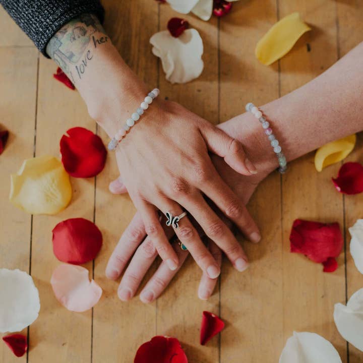 Bracciale di marca personalizzato per la vendita all'ingrosso da parte di Cosmic Heart Collective