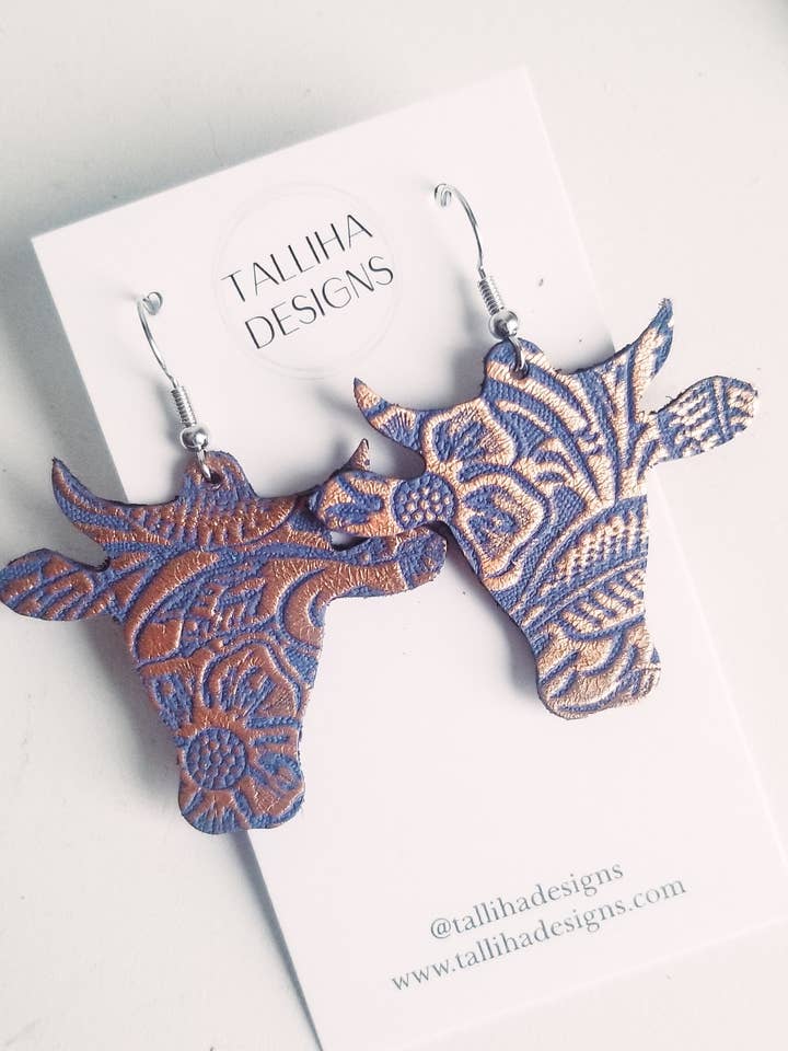 Paarse en roségouden westernoorbellen van echt leer voor wholesale door Talliha Designs