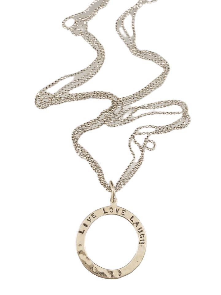 Collana in argento Sterling con scritta «Live Love Laugh» per la vendita all'ingrosso da parte di GK Designs
