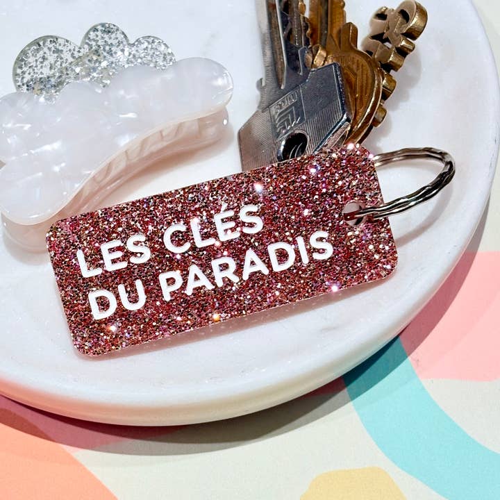 THE KEYS TO PARADISE glittrigt nyckelring från Plus de Love för wholesale av Plus de Love