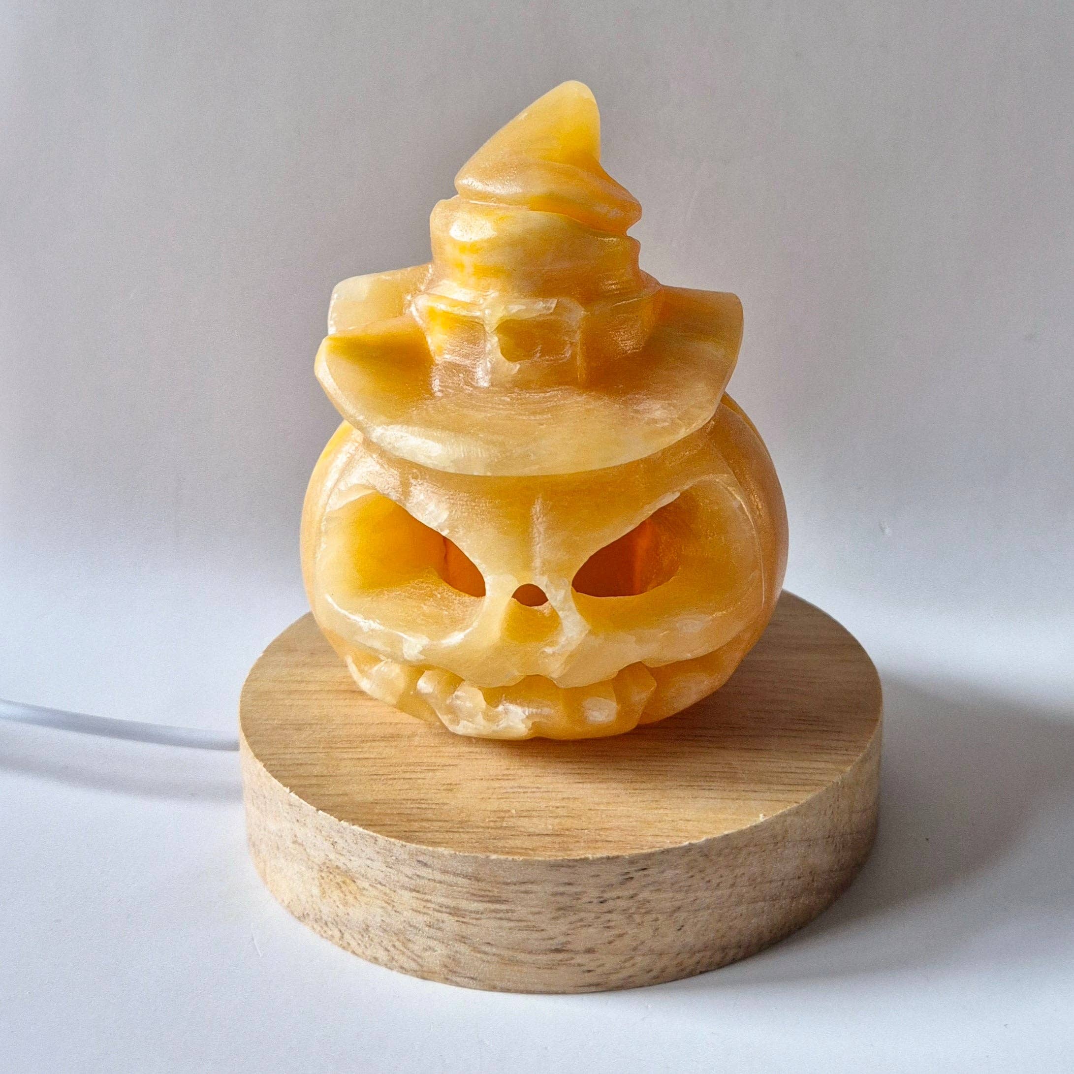 Moonlight Gemstones - Vente Lampes d'appoint/de bureau - Lampe Citrouille en Calcite Miel avec éclairage USB – 7x9 cm1