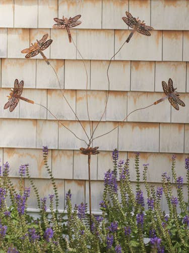 Piquet de jardin Flamed Whimsy Dragonfly Flutterer pour la vente par Ancient Graffiti