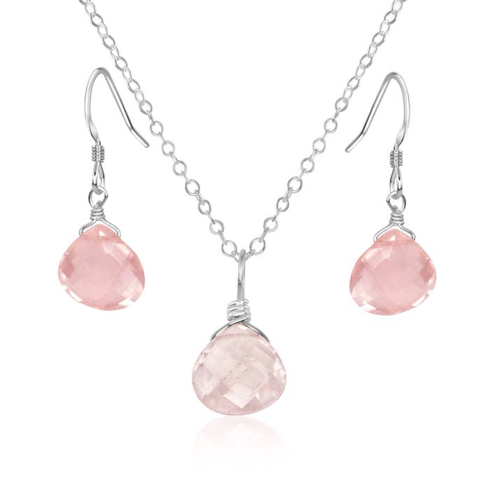 Ensemble de boucles d'oreilles et collier en quartz rose en forme de petite larme pour la vente par Luna Tide