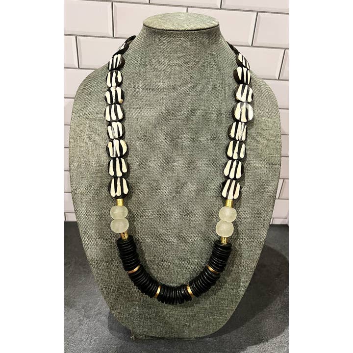 GentrybyJenna – wholesale Pärlband/Pärlhalsband – Black Rand African Bone Flat Bead Lång Statement Halsband3
