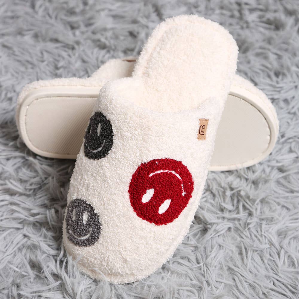 Sensibling Corp. - Wholesale Slippers - Women's - Happy Face Pattern Soft Home Indoor Floor Slippers
5